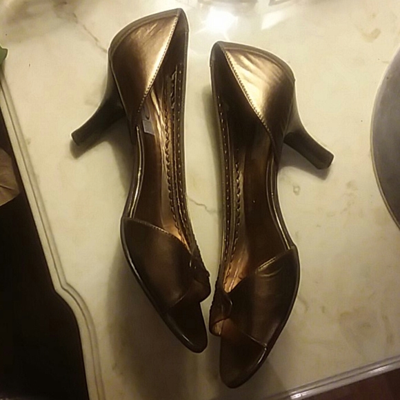 Victoria Spencer (moving on) - Picture 3 of 6